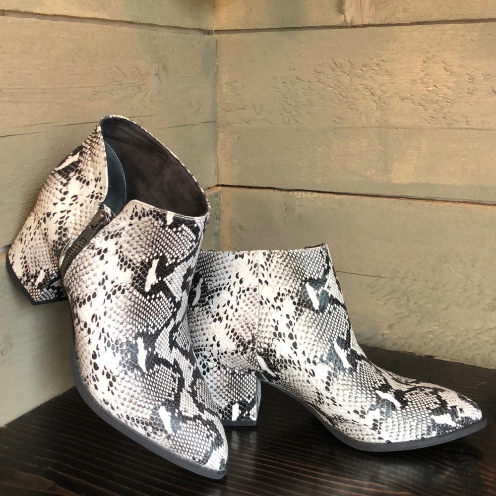 Seychelles Ankle Bootie snakeskin embossed leather